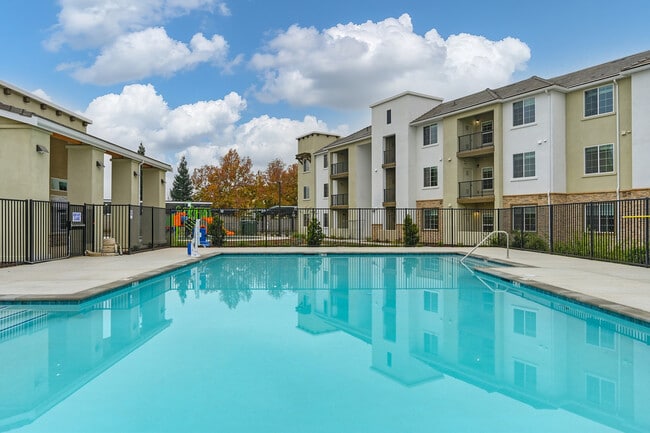 Building Photo - Gardens at Bella Breeze