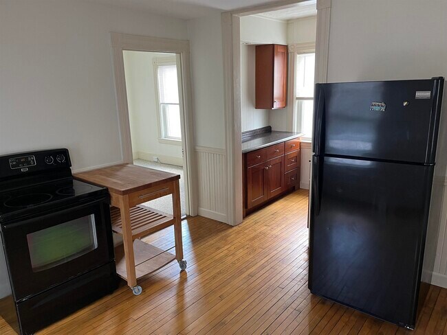 61 Laurel St Unit 2
