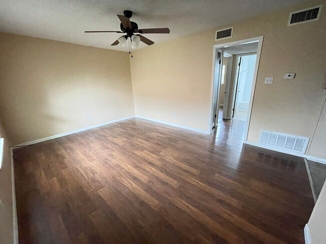 Photo - 425 W Avenue C Unidad 1