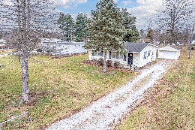 Photo - DEPOSIT MOVES YOU IN! NO RENT UNTIL SEPTEM... Casa