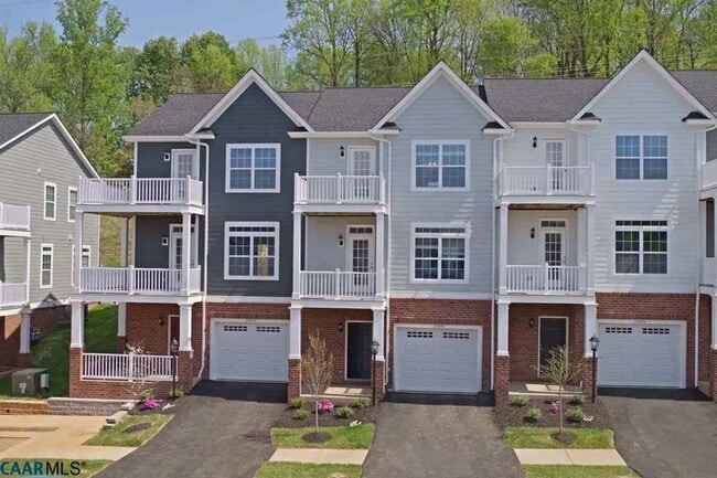 Building Photo - Beautiful 3BR, 2.5 Ba End Unit townhome in the Pavilion at Pantops