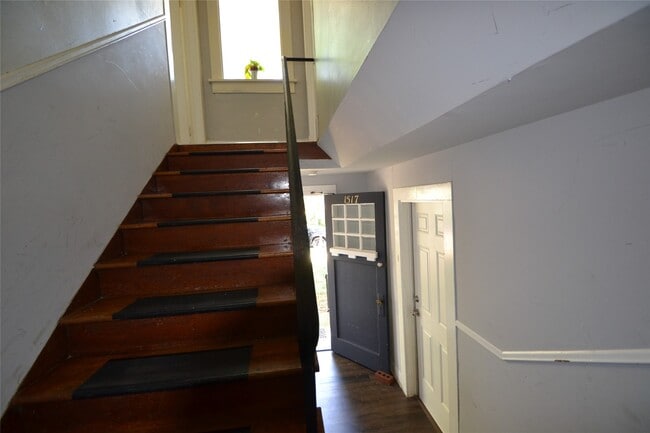 Building Photo - 1517 Bonnie Brae St Unit 3