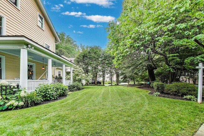Photo - 5809 Grosvenor Ln