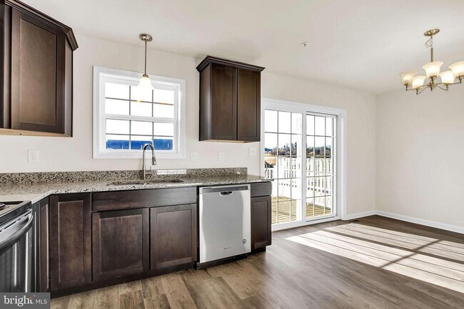 Photo - 16 Secretariat Dr