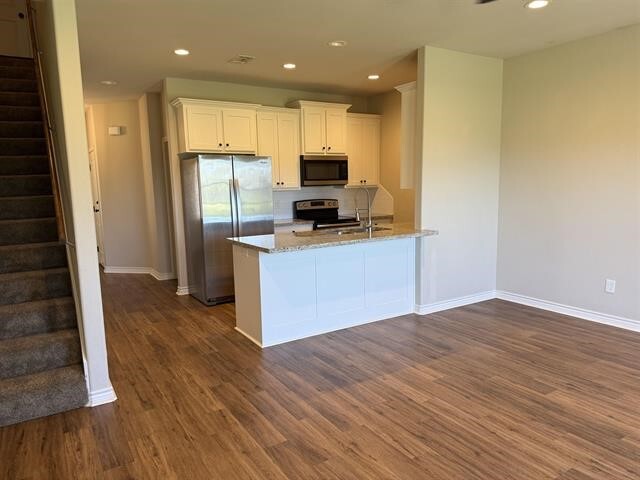 5670 Shadowbend Cir N Unit 105