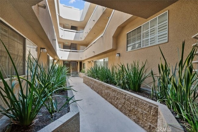 Photo - 333 W Alameda Ave