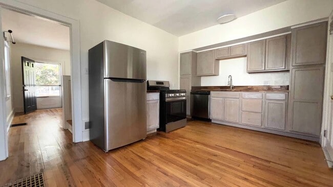 Photo - 3175 Oakshire Ave