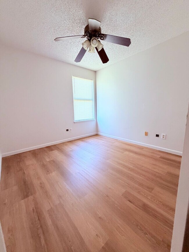Photo - Charming updated & move in ready!