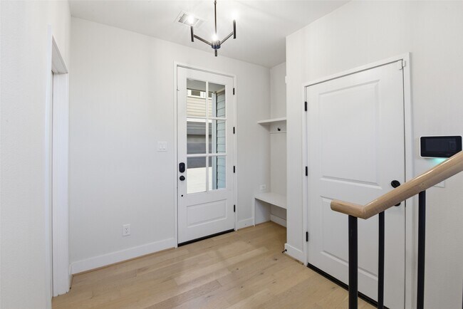 Photo - 2204 Lou Ellen Ln