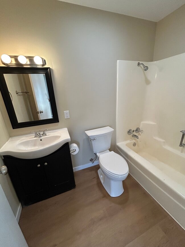 Photo - 214 S 4th Ave