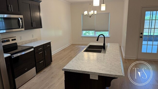 Photo - RATE DROP ALERT (was $2600/month) and MOVE IN SPECIAL: $1000 OFF 1ST MONTH'S RENT!**