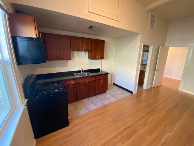 Photo - 2222 Dwight Way