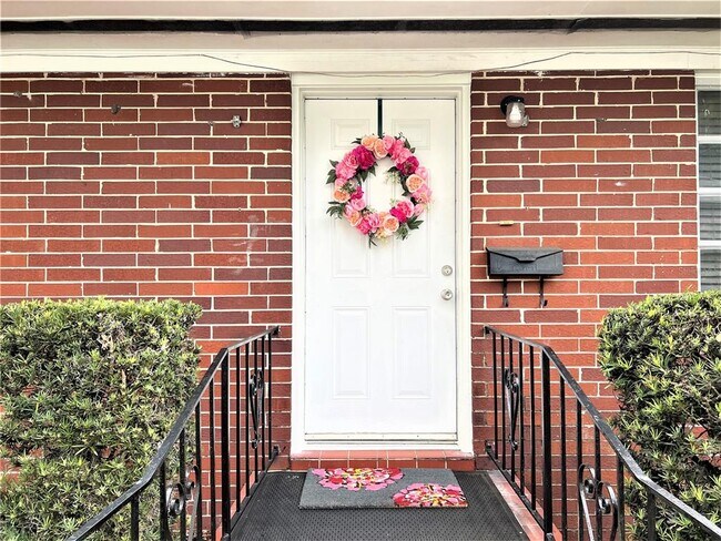 Photo - 310 E Poinsettia St