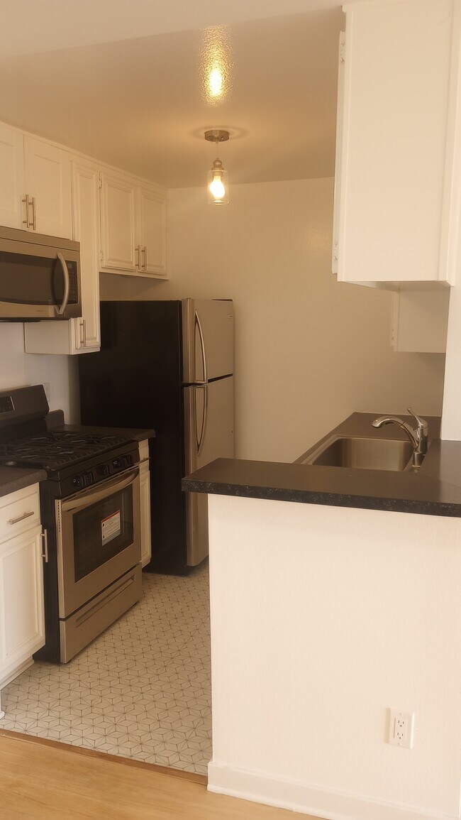 Photo - 465 Oak Street Glendale, CA 91204