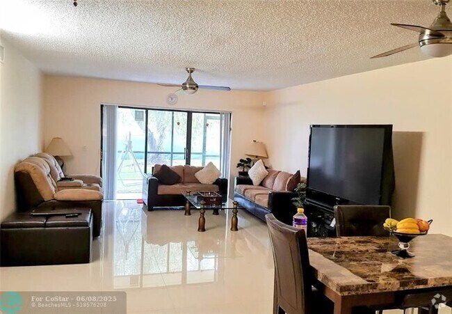 Building Photo - 16491 Blatt Blvd Unit 102 Rental