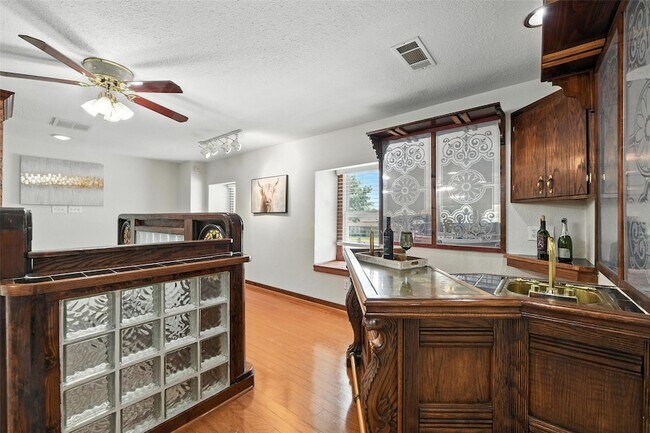 Photo - 1323 Dublin St