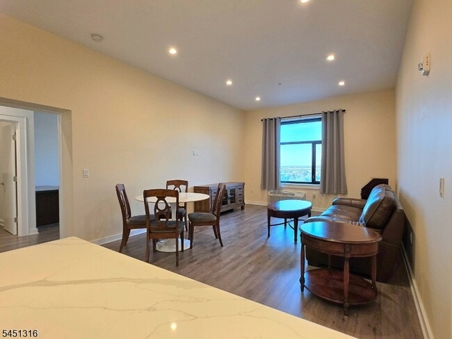 Photo - 1 Carriage City Plz Unit 1707