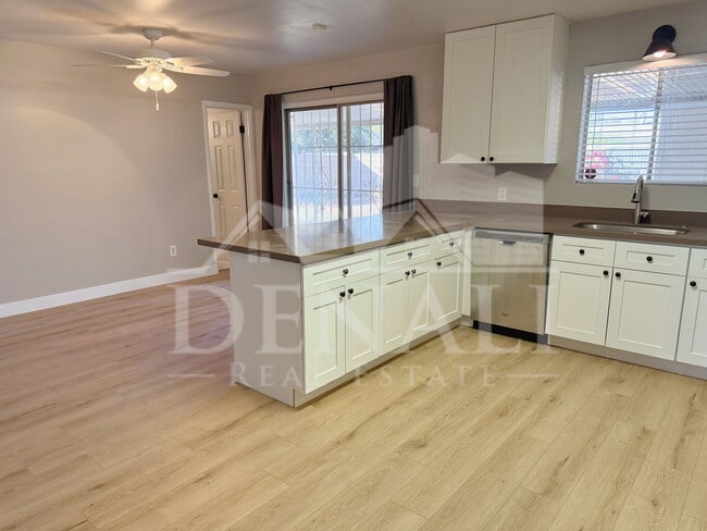 Photo - 1220 W Romo Jones St