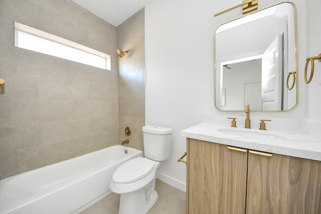 Photo - 1216 D E 34th St