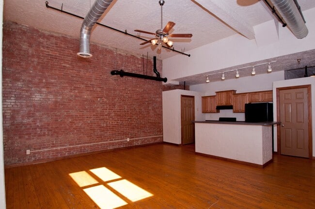 Building Photo - Market 103 Unit M 103