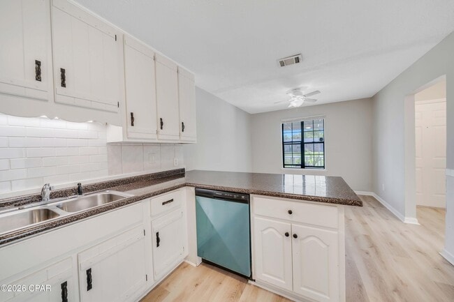 Photo - 7011 Lois St