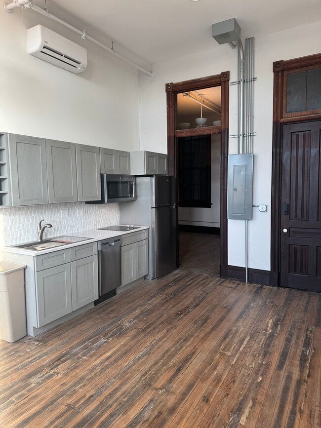 Building Photo - 219 N Main St