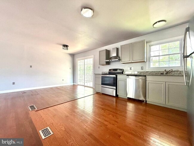 Building Photo - 4537 Kingston Rd Rental
