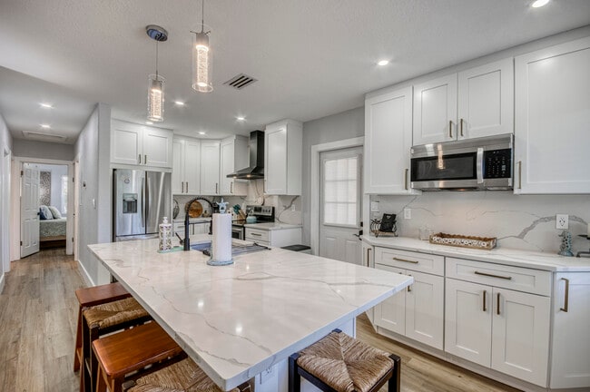 Photo - 404 S Caloosahatchee Ave