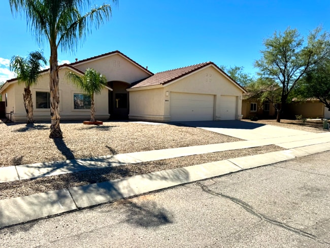 Photo - 8628 Esselmont Dr E