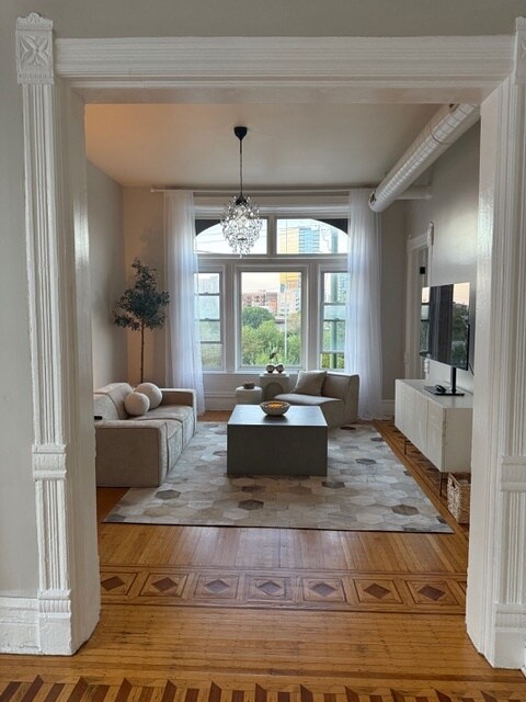 Photo - 1043 W Grand Ave Unit 2