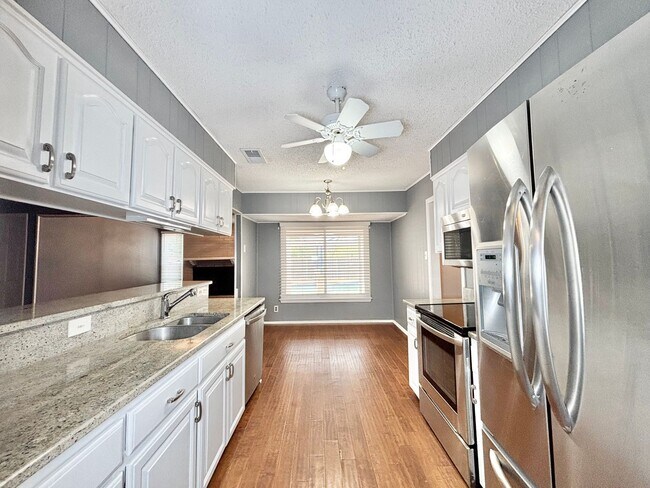 Photo - 7015 Forest Pine St