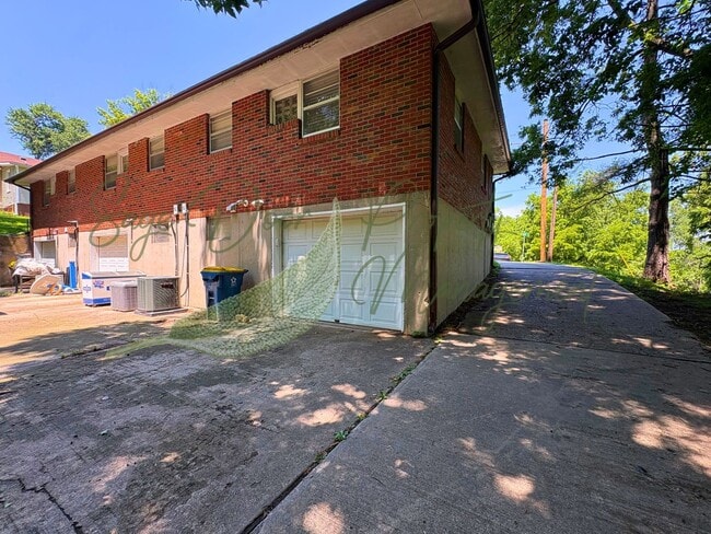 Photo - Charming 1 Bed, 1 Bath Triplex with Private Garage in Sugar Creek!