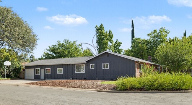 564 Estate St