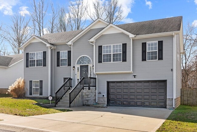 Photo - Pet Friendly Five Bedroom with Basement!
