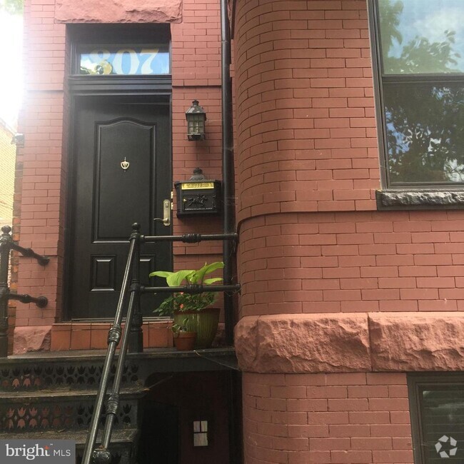 Building Photo - 807 A St SE Unit 1 Rental