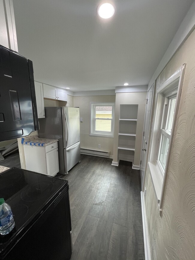 Photo - 628 Sidney St