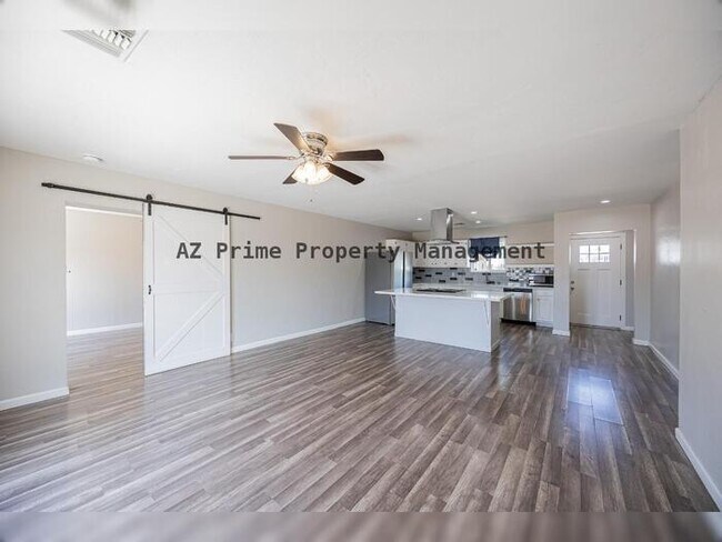 1907 W Denton Ln
