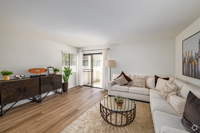 1BR, 1BA - 700SF - Living Room