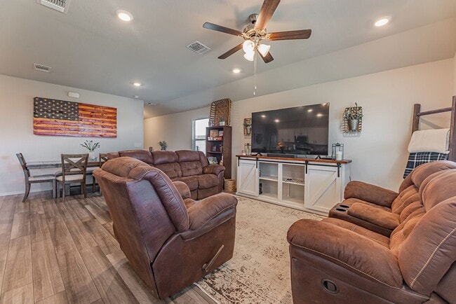 Photo - 2306 Aylesbury Dr