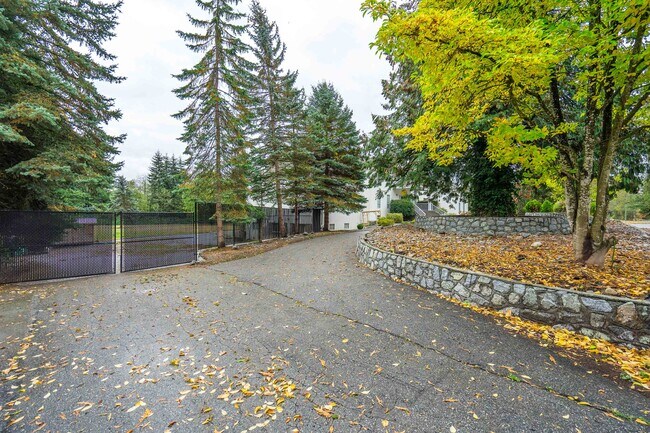 Photo - 5880-5268 268 St