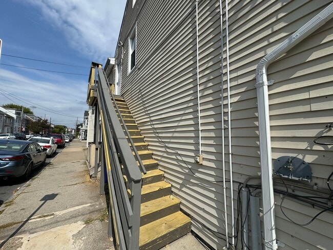 Photo - 1051 Ferry St Unidad 2