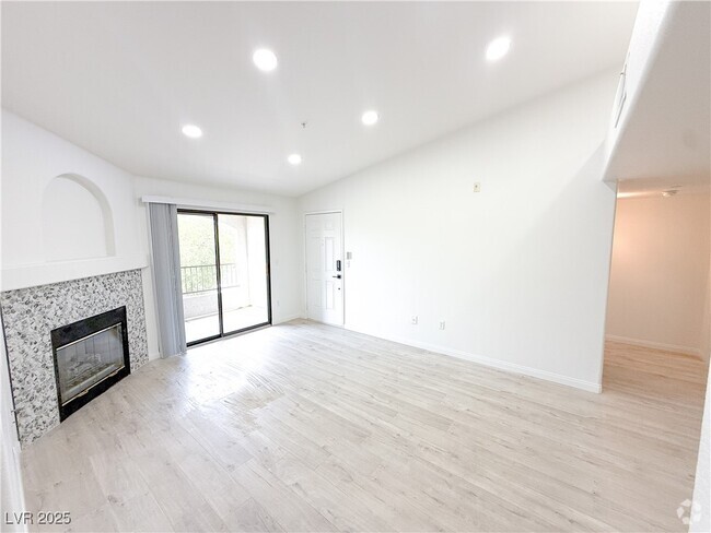 Building Photo - 950 Seven Hills Dr Unit 722 Rental