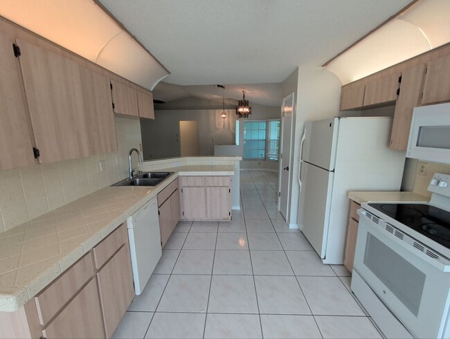 Photo - 138 W Navarro Pl