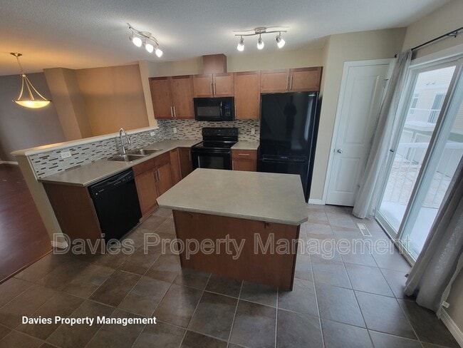 Photo - 1804-1870 70 St SW