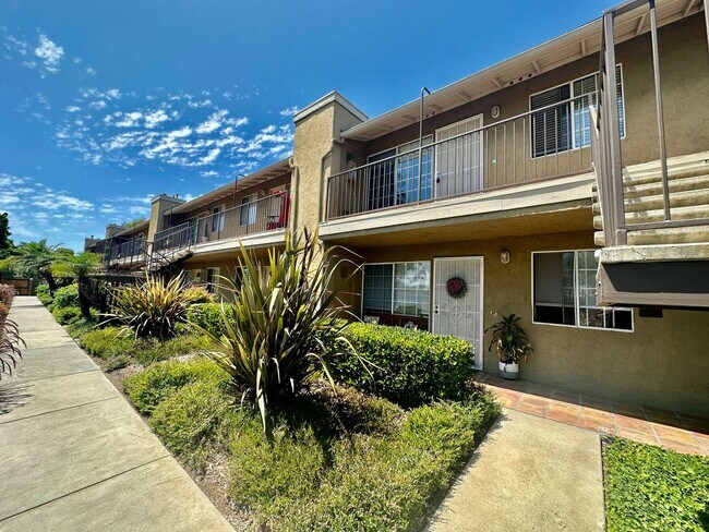 Building Photo - Bright 2nd floor Condo in Rolando near SDS... Unit 207