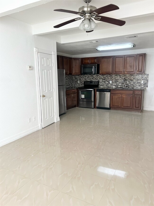 Building Photo - 5929 Queensloch Dr Unit 128