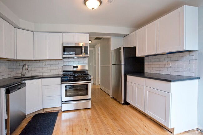 Building Photo - 3921 N Lincoln Ave Unit 2 Rental