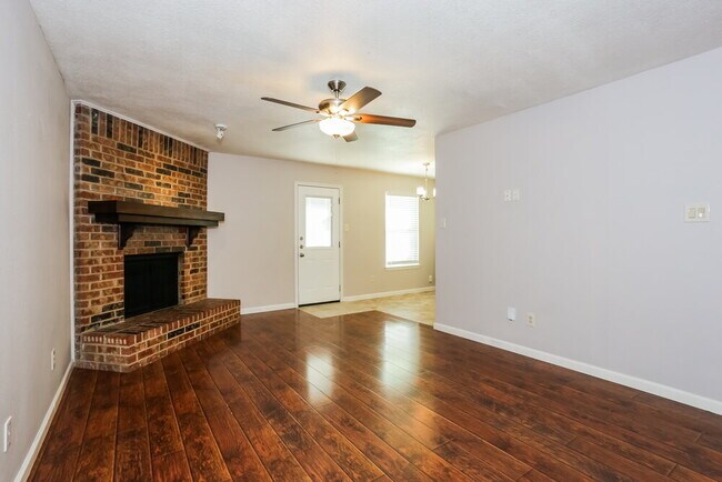 Photo - 5907 Willow Crest Dr