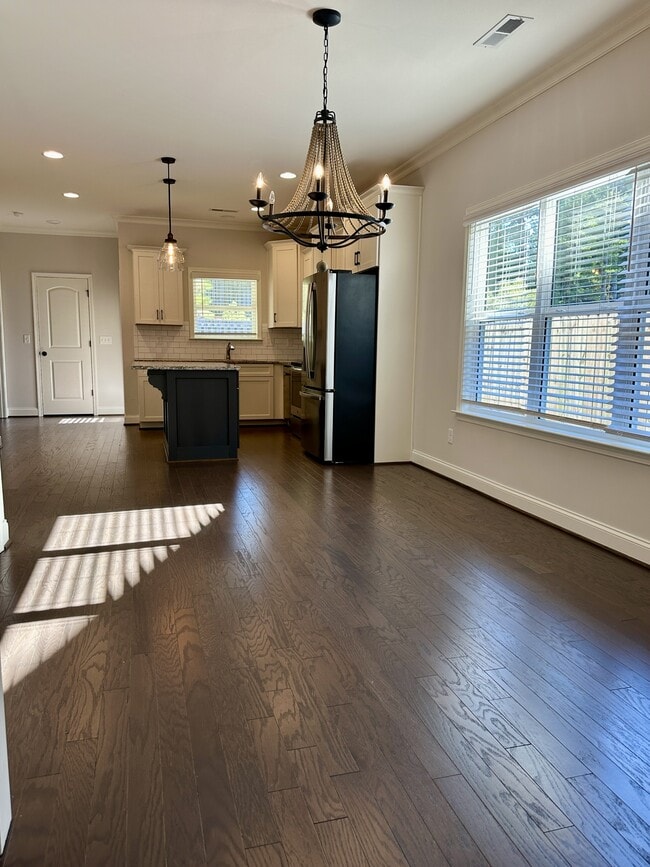 Photo - 2090 Springfield Dr