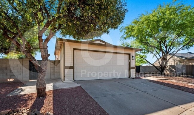 Building Photo - 1826 W Holland Dr Rental